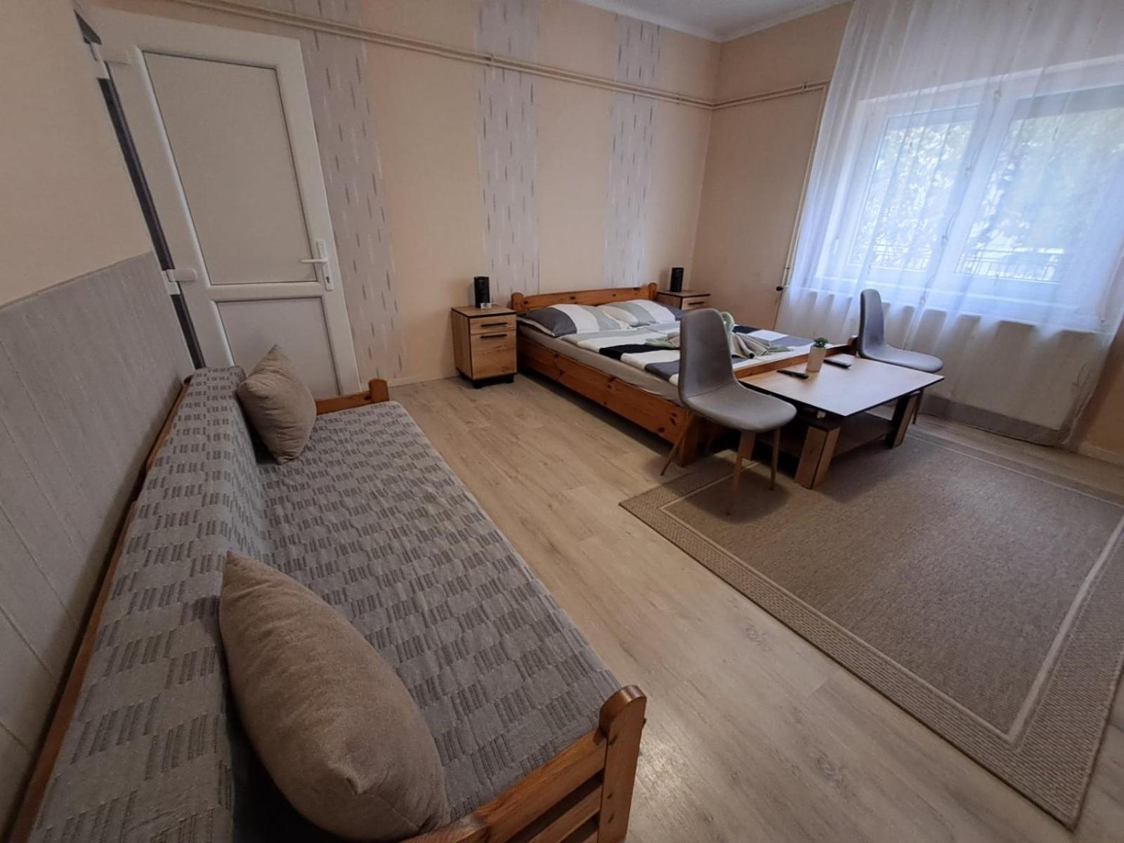 Berta Panzio Bed and Breakfast Hajdúszoboszló Δωμάτιο φωτογραφία