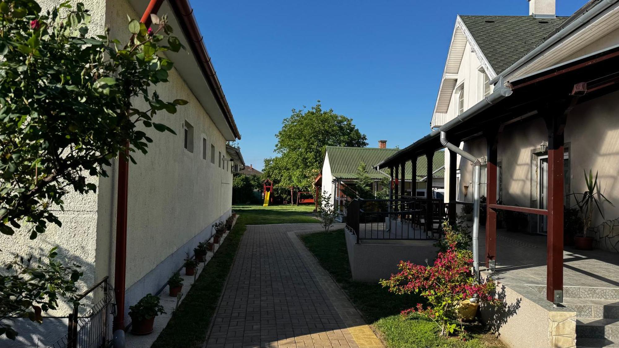 Berta Panzio Bed and Breakfast Hajdúszoboszló Εξωτερικό φωτογραφία