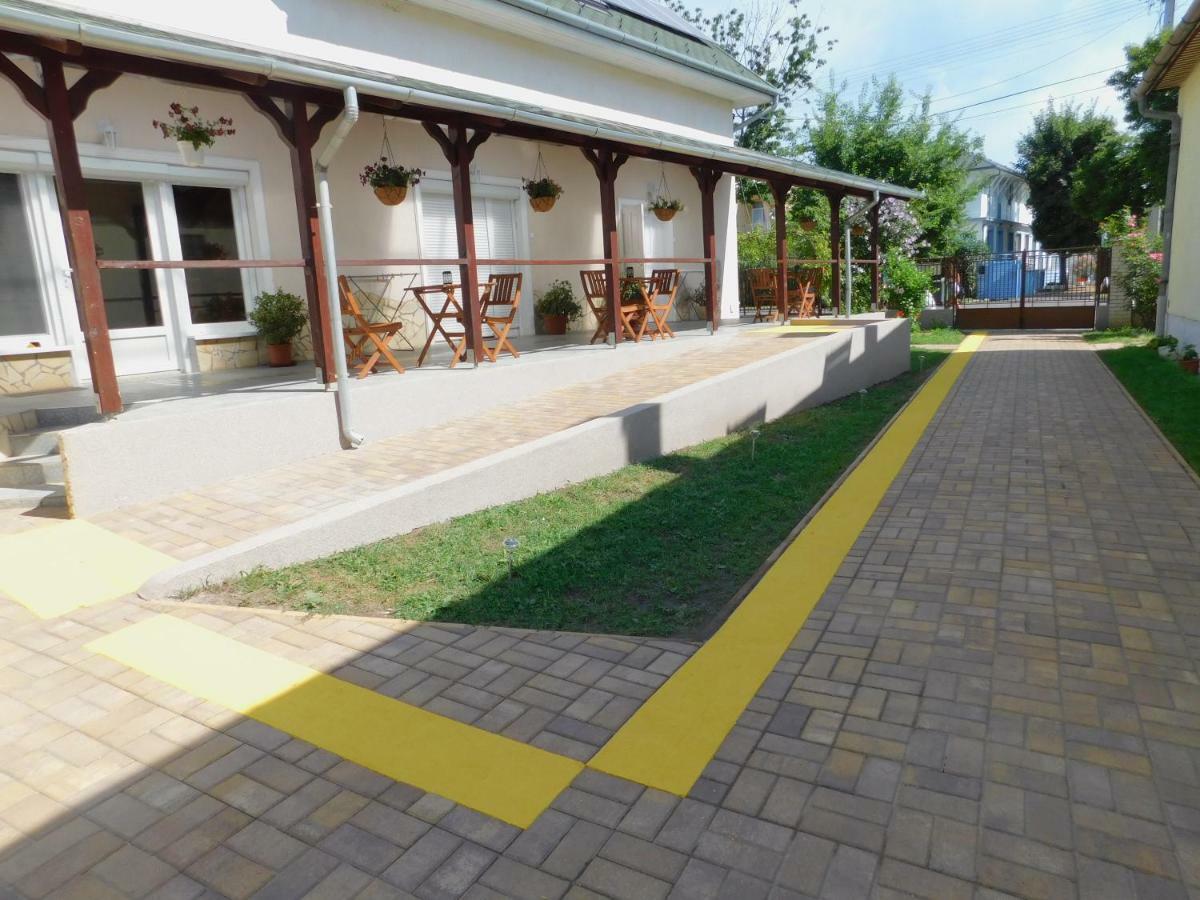 Berta Panzio Bed and Breakfast Hajdúszoboszló Εξωτερικό φωτογραφία